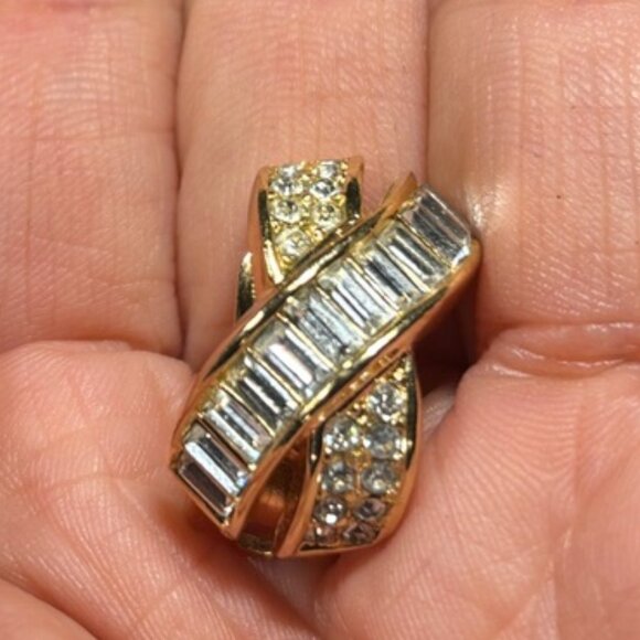 Christian Dior Clip Earrings - Picture 5 of 6